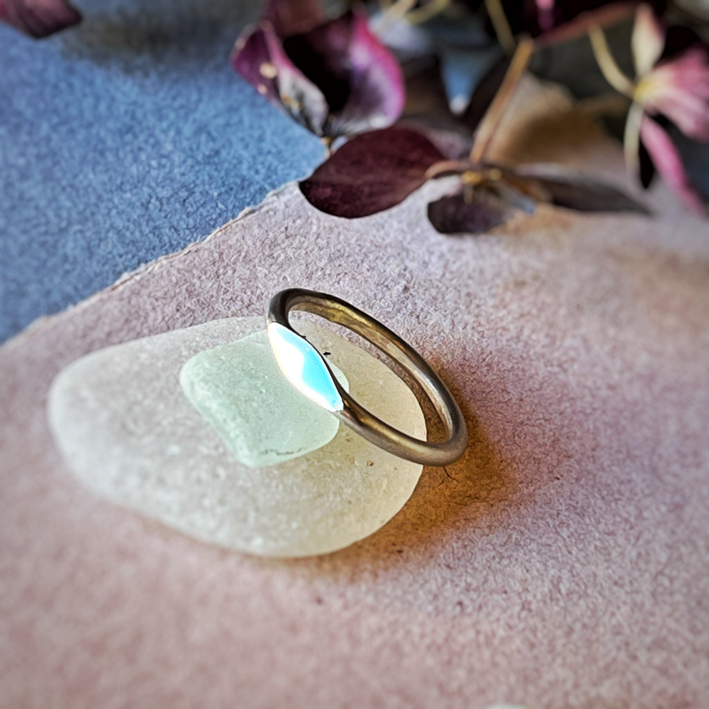 Matt texture ring with hammered face image 3